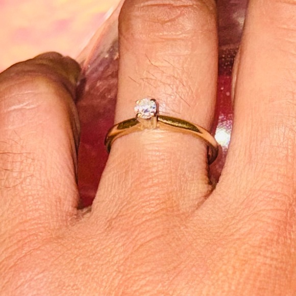 Elegant 14 Gold Ring with Diamond Accent - Picture 1 of 8